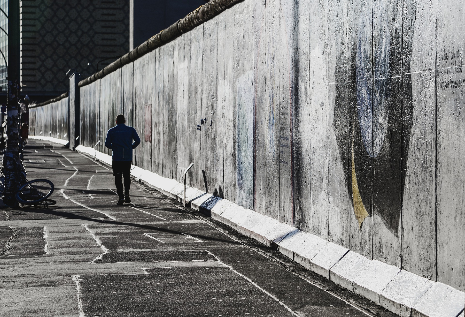 wall-4960488_1920